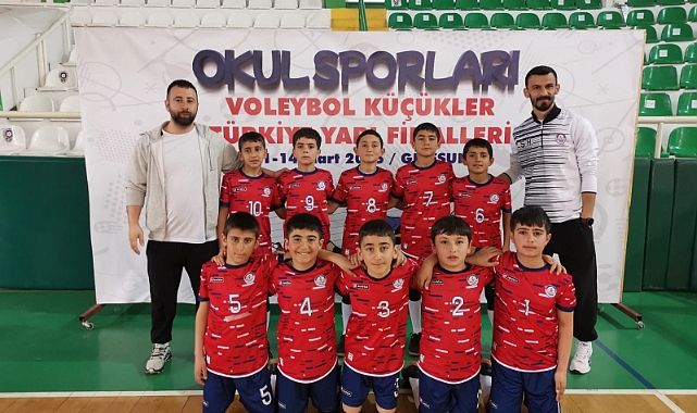 Hamur Adımova Ortaokulu, Türkiye’nin en iyi 16 takımı arasına girdi
