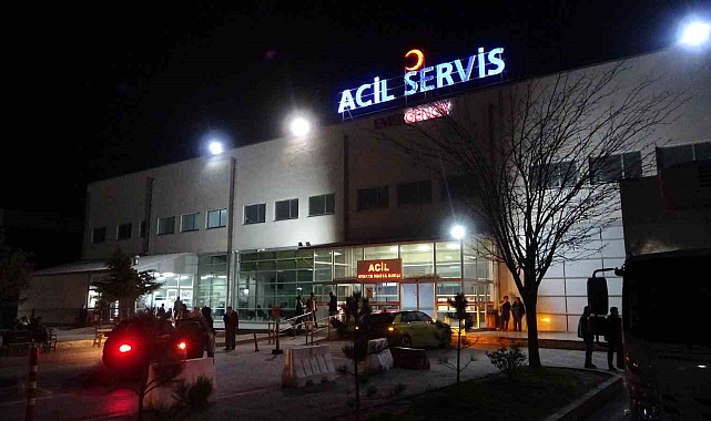 İki gurup arasında çıkan bıçaklı kavga da 2 kişi yaralandı