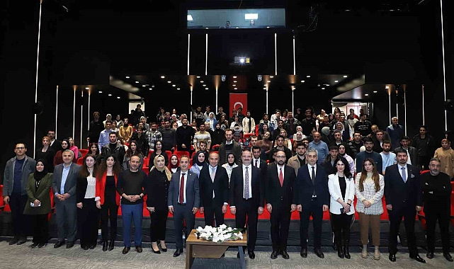 İletişim Fakültesinde "Bilişim çağında dezenformasyon" söyleşisi