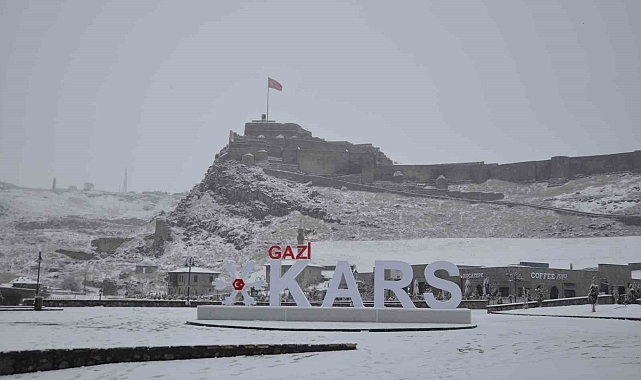 Kars beyaz örtüyle kaplandı
