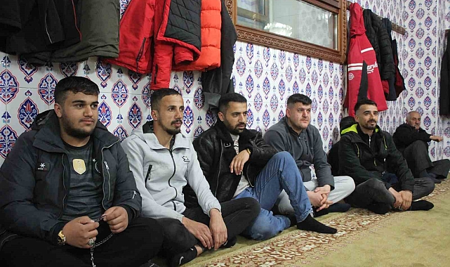 Kars Sarıkamış'ta Kadir Gecesi'nde vatandaşlar camilere akın etti