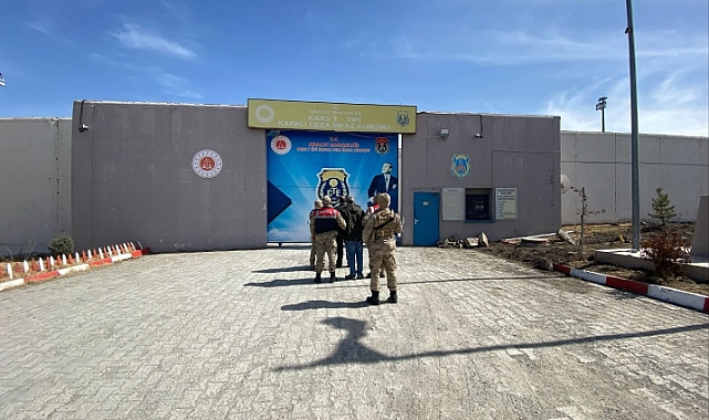 Kars'ta araması bulunan 2 kişi yakalandı