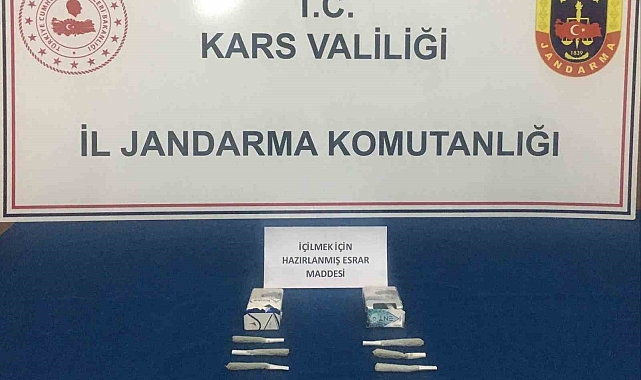 Kars'ta İranlıların sigara paketine sakladığı uyuşturucu jandarmaya takıldı