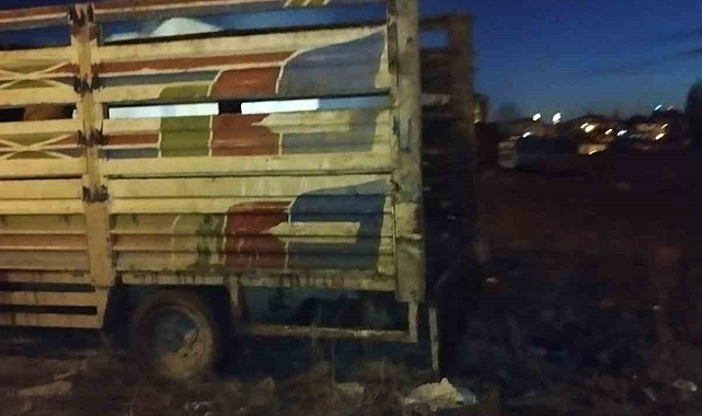 Kars'ta seyir halindeki kamyonette yangın