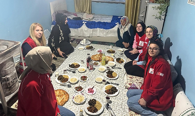 Kızılay gönüllüleri, yalnız yaşayan asırlık çınarları unutmadı