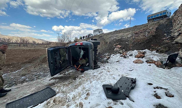 Malatya-Adıyaman  yolunda kontrolden çıkan araç menfeze devrildi: 1 yaralı