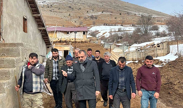 Malatya'da depremzedelere ahır ve samanlık desteği