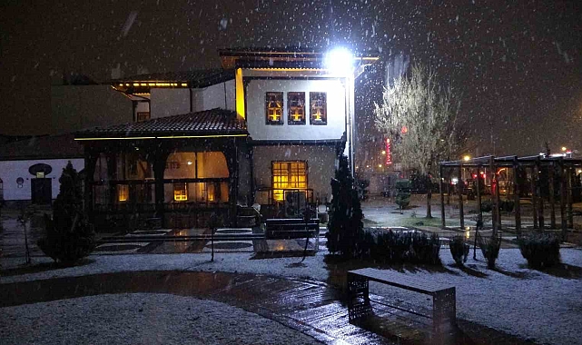 Malatya'da kar yağışı etkili oluyor