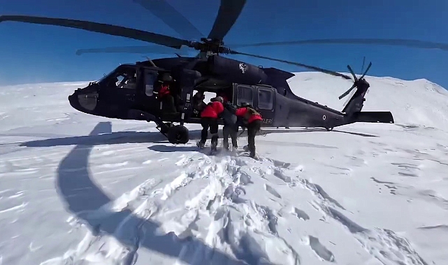 Mezrada mahsur kalan vatandaş askeri helikopter ile kurtarıldı