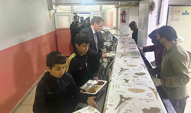 Muş Bulanık Kaymakamı Koşansu öğrencilerle iftar açtı