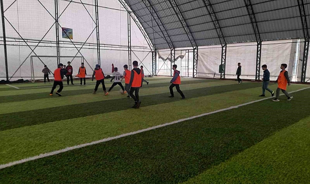 Muş Varto'da açılan futbol kursu yoğun ilgi görüyor