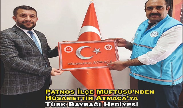 Patnos İlçe Müftüsü’nden Hüsamettin Atmaca’ya Türk Bayrağı Hediyesi