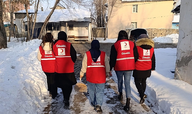 Ramazanda Ağrı Kızılay gönüllüleri ihtiyaç sahipleri için sahada