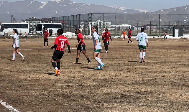 TFF Kadınlar 1. Lig Şampiyonluk Grubu Yüksekova Spor, Giresun Sanayispor ile berabere kaldı