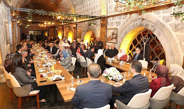 Vali Karakaya, 40 yıllık evli çiftlerle iftar yaptı