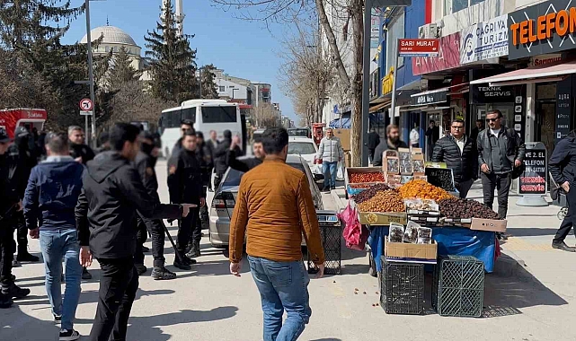 Van Büyükşehir Belediyesi zabıta ekipleri seyyar satıcı denetimi yaptı