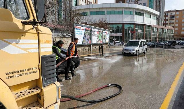Van'da kent genelinde temizlik çalışmaları başladı