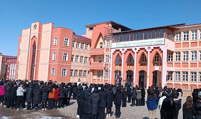 Van'ın Özalp ilçesindeki tüm okullarda deprem tatbikatı yapıldı