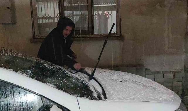 Van'da dolu yağışı etkili oldu