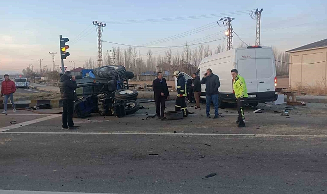 Erciş'te Trafik Kazası; 2 Yaralı