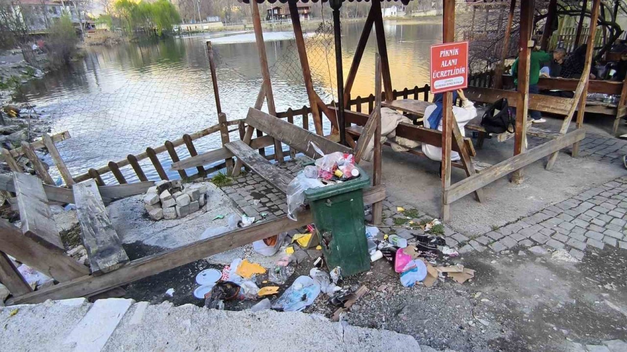 Uzundere Yedigöller Mesire Alanı çöplüğe döndü