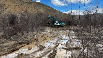 Erzincan’da kar sularının erimesiyle taşkınlar meydana geldi