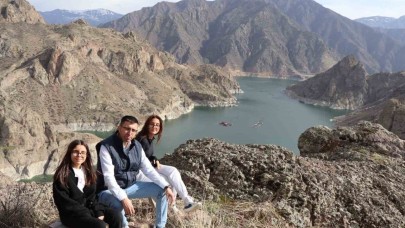 Ayvalı Barajı’na baharla gelen doğal güzellik hayran bırakıyor