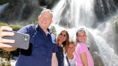 Girlevik Şelalesinde bayram yoğunluğu