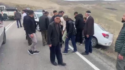 Erzurum’da viraja kontrolsüz giren otomobiller çarpıştı: 9 yaralı