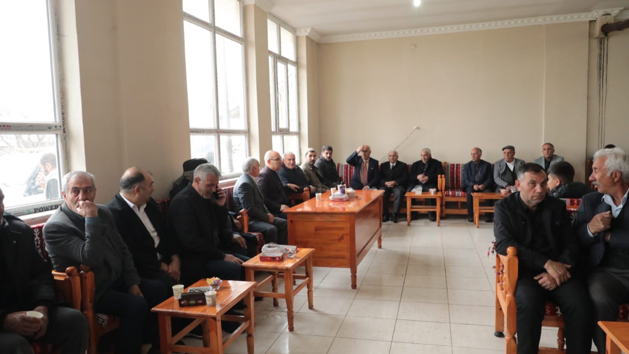 Ağrı Valisi Koç, şehit muhtarın ailesine başsağlığı diledi