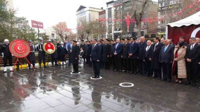 Van’da 2 Nisan sağanak yağmura rağmen coşkuyla kutlandı