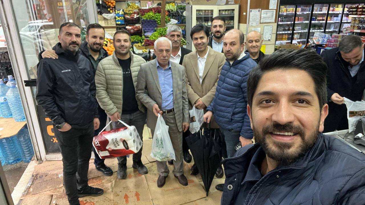 AK Parti Ağrı teşkilatından esnafa destek alışverişi