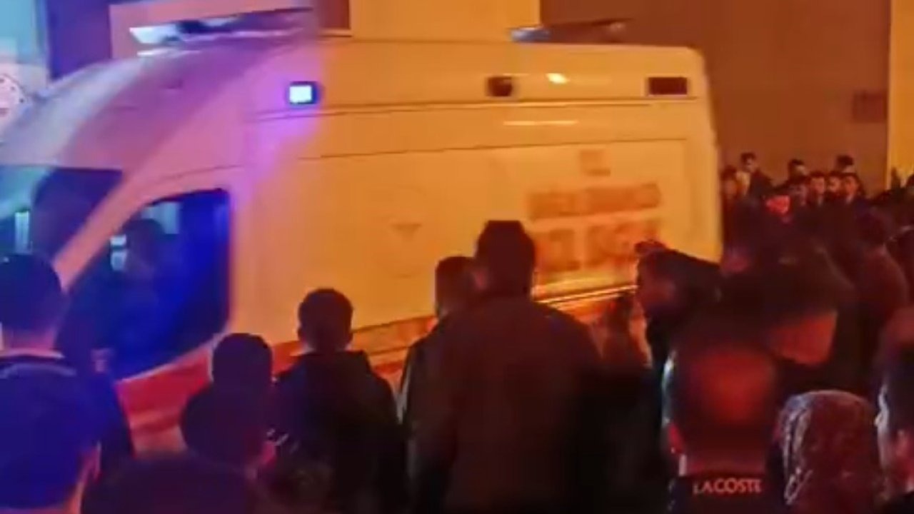 Hakkari’de devrilen kamyonun altında kalan şahıs hayatını kaybetti
