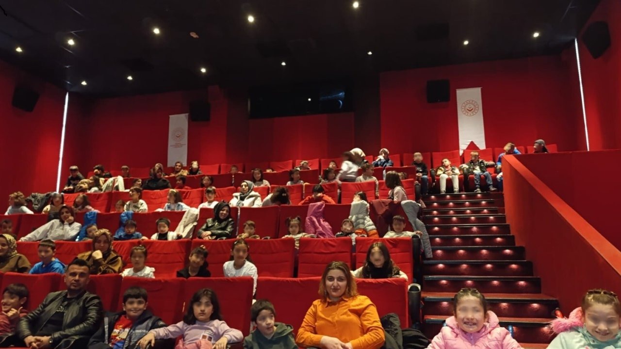 Çocuklar sinemanın keyfini doyasıya yaşadı