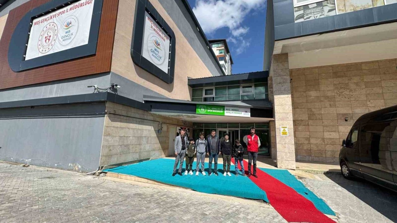 Muş'ta deneyap Atölyesi öğrencileri, Teknofest Kampı için Osmaniye’ye uğurlandı