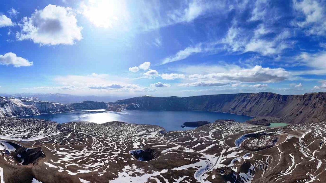 Ziyaret yasağının devam ettiği Nemrut Kalderası havadan görüntülendi