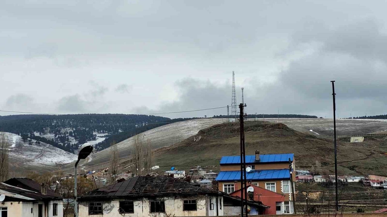 Kars Sarıkamış’ta yüksek kesimlere Nisan karı