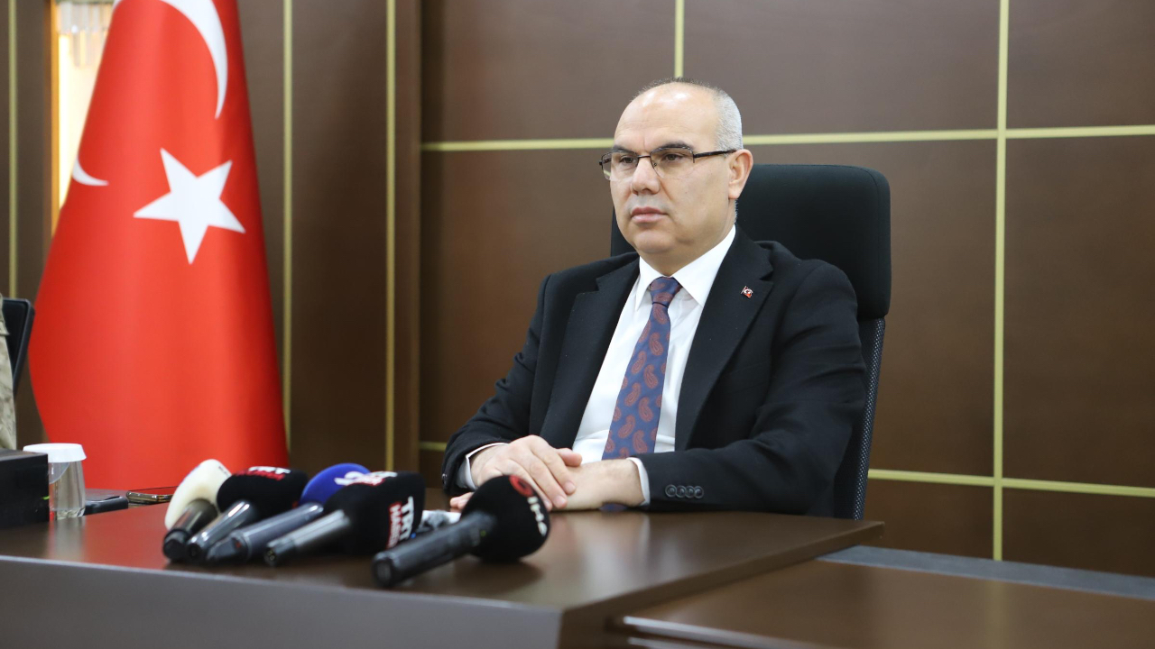 Ağrı Valisi Mustafa Koç Avukatlar Günü’nü kutladı