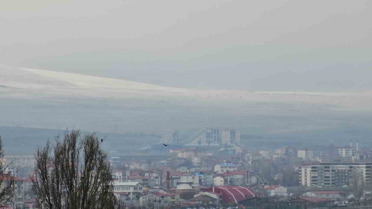 Bitlis'te Nisan da kar yağışı etkili olmaya başladı