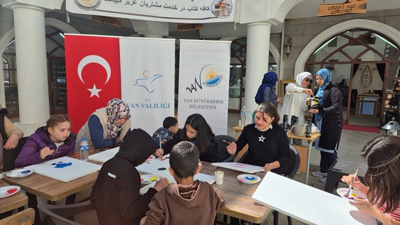Van'da çocuklara ve annelerine özel atölye