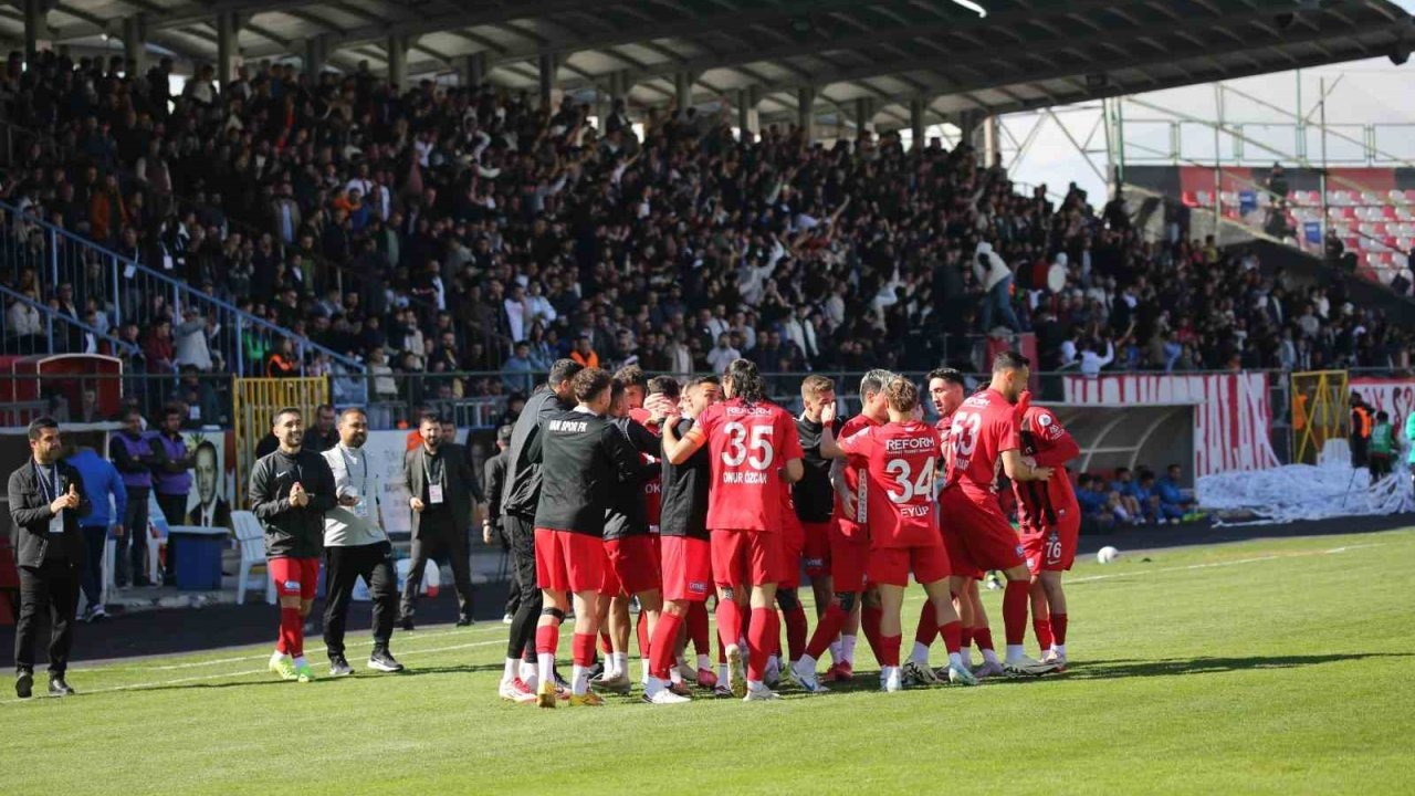 Vanspor FK evinde 3 puan kazandı