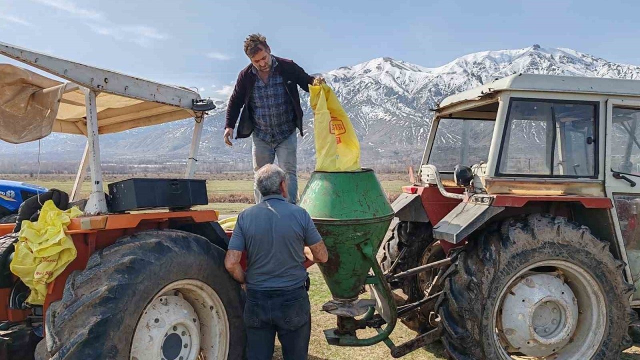 Erzincan'da mera ıslah çalışmaları sürüyor
