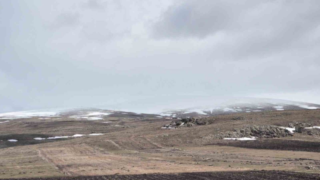 Kars’ın yüksek kesimlerinde kış sürüyor