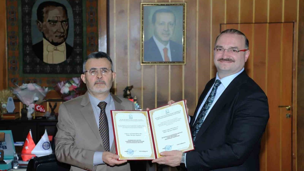 Prof. Dr. Hüseyin Baydemir’e Özbekistan’da nişan ve fahri profesörlük verildi
