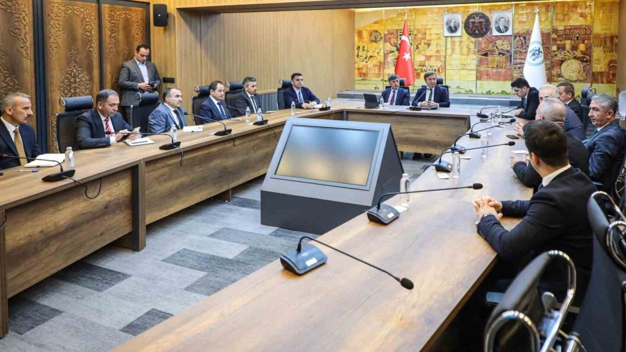Erzincan'da "Fahiş fiyat ve çevre temizliği" masaya yatırıldı