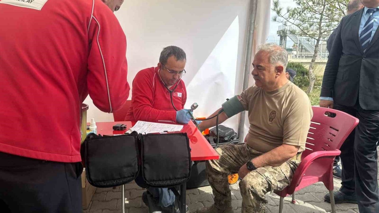 Iğdır İl Emniyet Müdürlüğü’nden Türk Kızılay’ına kan bağışı