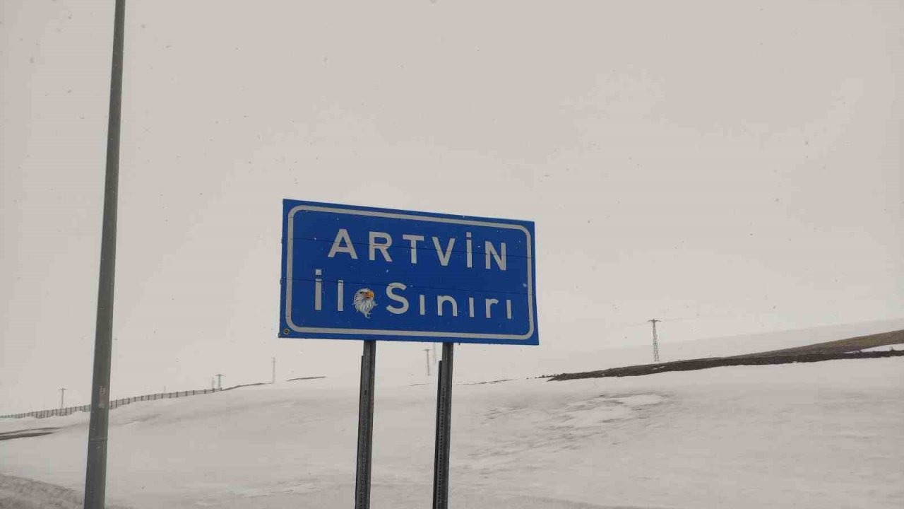 Ardahan’ın yüksek kesimlerinde kar yağışı etkili oluyor