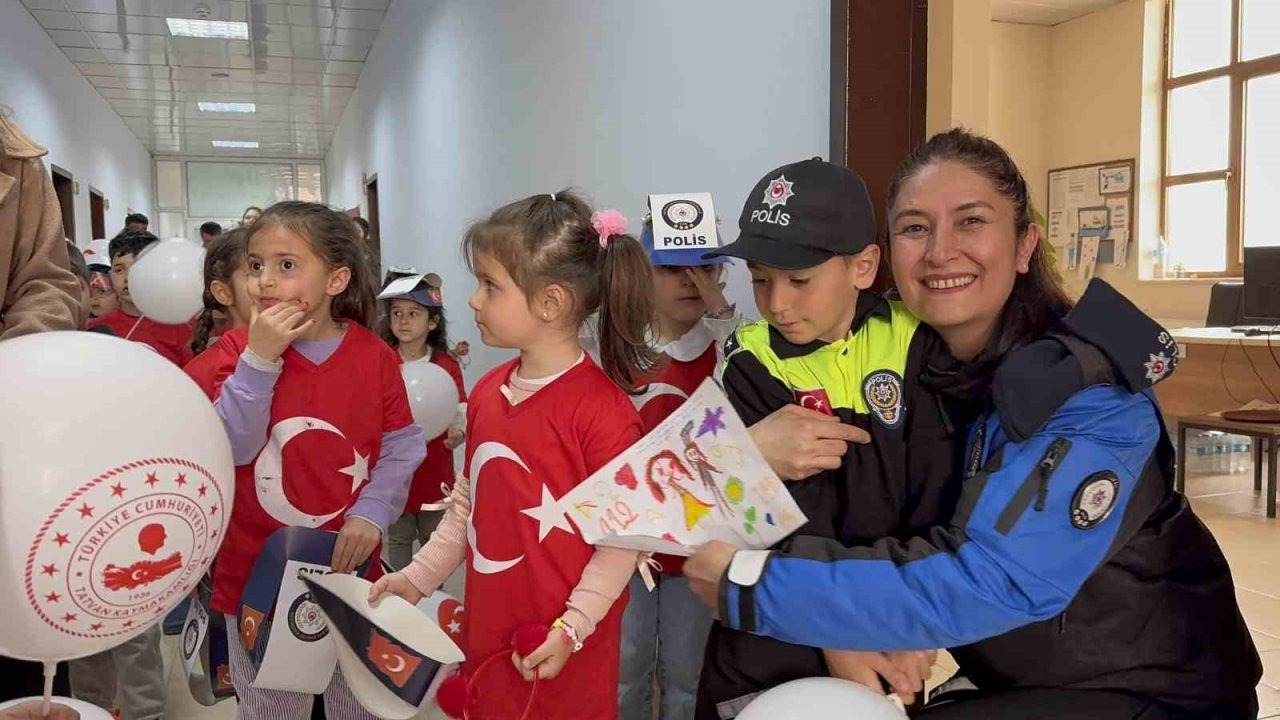 Bitlisli miniklerden emniyete anlamlı ziyaret