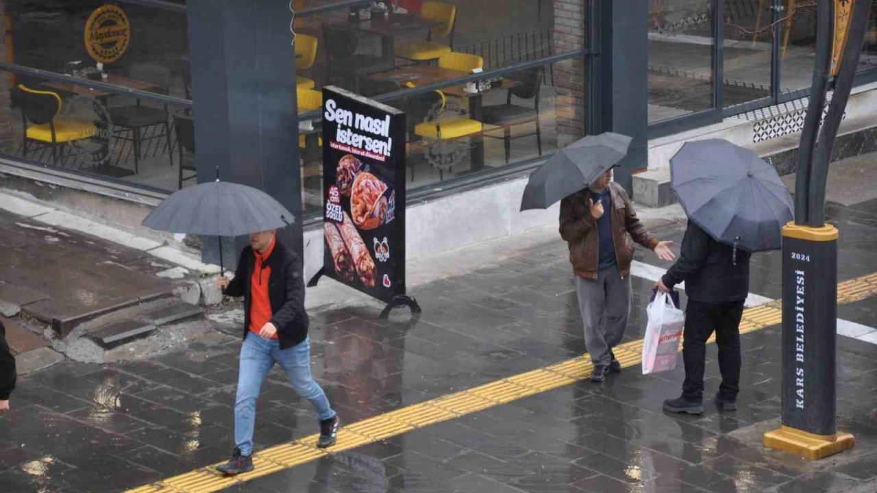 Kars’ta Nisan yağmurları etkili oluyor