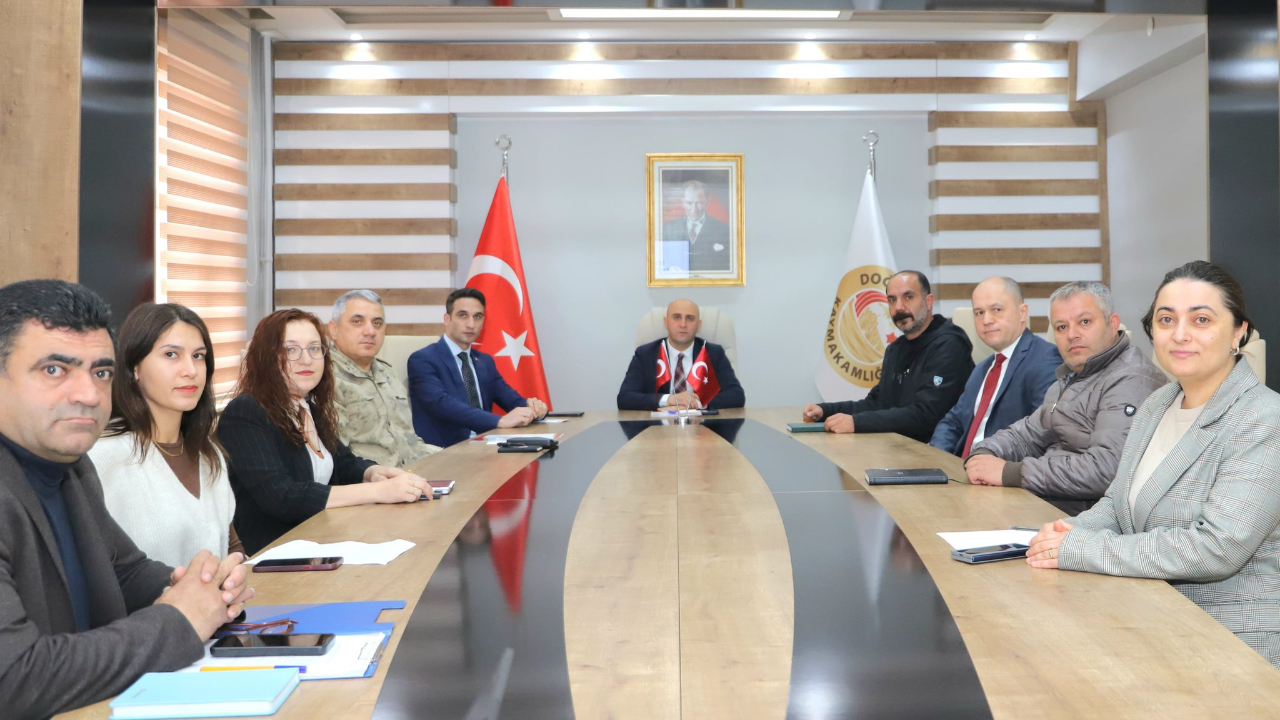 Doğubayazıt’ta Sokak Hayvanları İçin Değerlendirme Toplantısı Gerçekleştirildi